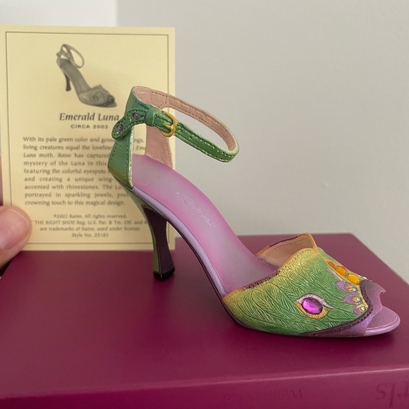 Just the Right Shoe by Raine - Picture 4 of 8